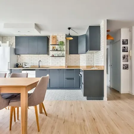 Apartment Super T2 En Centre Avec Terrasse Et Parking