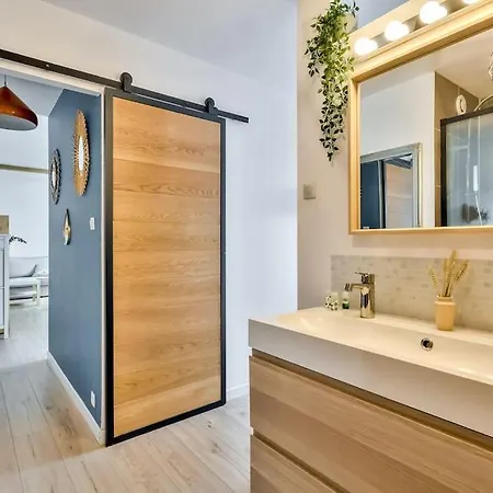 Apartment Super T2 En Centre Avec Terrasse Et Parking Bordeaux