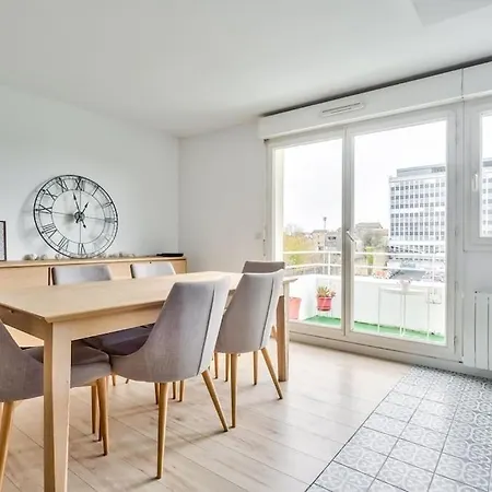 Apartment Super T2 En Centre Avec Terrasse Et Parking